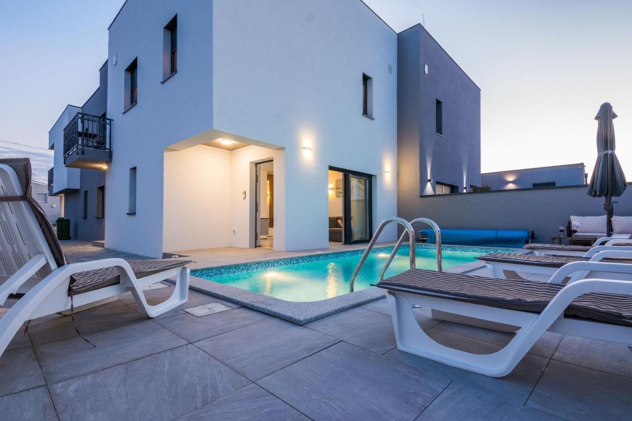 Apartment Spanic 1 Vir Exterior photo