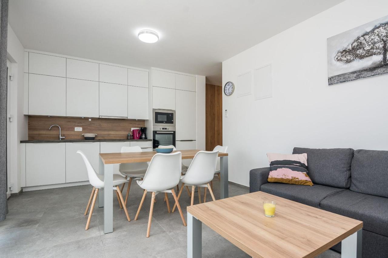Apartment Spanic 1 Vir Exterior photo