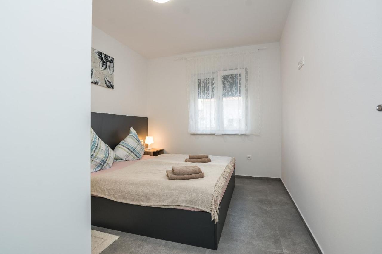 Apartment Spanic 1 Vir Exterior photo
