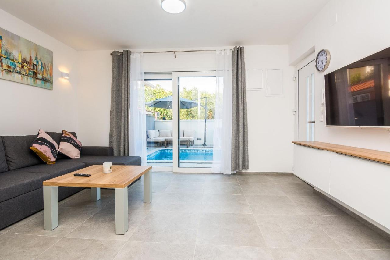 Apartment Spanic 1 Vir Exterior photo