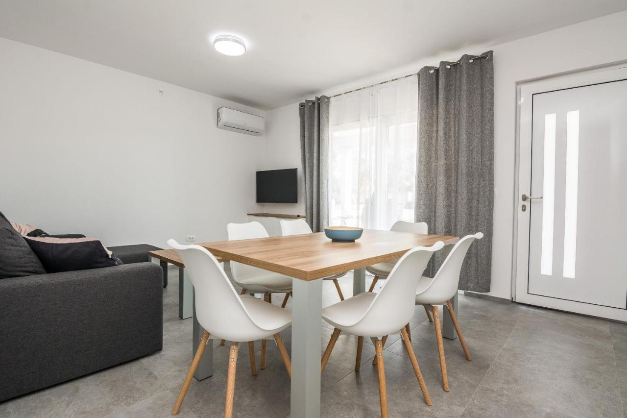 Apartment Spanic 1 Vir Exterior photo