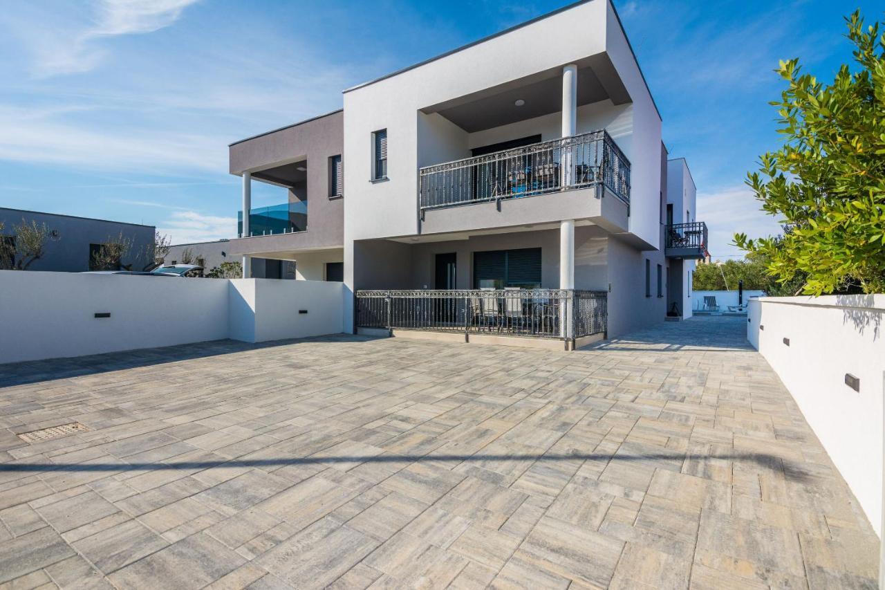 Apartment Spanic 1 Vir Exterior photo